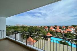 Boathouse: 2 Bedroom Condo With Sea View