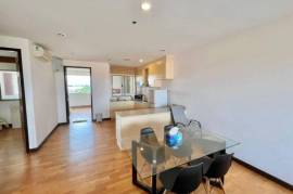 Boathouse: 2 Bedroom Condo With Sea View