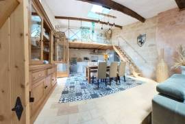 6 room, 160m2 Village house for sale in Castelnau de guers - 260 000 € *