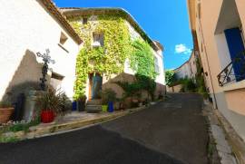 6 room, 160m2 Village house for sale in Castelnau de guers - 260 000 € *