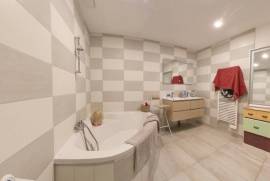 6 room, 160m2 Village house for sale in Castelnau de guers - 260 000 € *