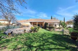 9 room, 360m2 House and dependencies for sale in Laroque des alberes - 595 000 € *