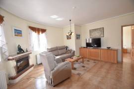STUNNING 5 BEDROOM HOME WITH POOL, SUMMER KITCHEN AND GARAGE