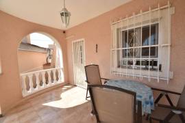 STUNNING 5 BEDROOM HOME WITH POOL, SUMMER KITCHEN AND GARAGE