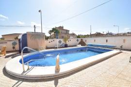 STUNNING 5 BEDROOM HOME WITH POOL, SUMMER KITCHEN AND GARAGE