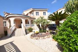 STUNNING 5 BEDROOM HOME WITH POOL, SUMMER KITCHEN AND GARAGE