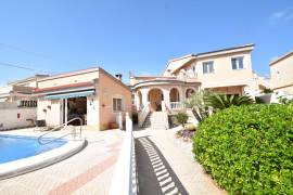 STUNNING 5 BEDROOM HOME WITH POOL, SUMMER KITCHEN AND GARAGE