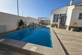 WONDERFUL VILLA WITH SWIMMING POOL AND GUEST ANNEX