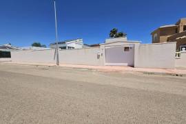WONDERFUL VILLA WITH SWIMMING POOL AND GUEST ANNEX