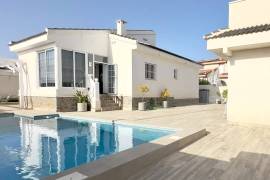 WONDERFUL VILLA WITH SWIMMING POOL AND GUEST ANNEX