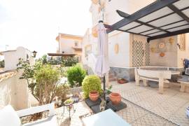 LOVELY 2/3 BEDROOM VILLA IN CIUDAD QUESADA WITH LAKE AND SEA VIEWS
