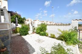 LOVELY 2/3 BEDROOM VILLA IN CIUDAD QUESADA WITH LAKE AND SEA VIEWS