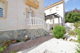 LOVELY 2/3 BEDROOM VILLA IN CIUDAD QUESADA WITH LAKE AND SEA VIEWS