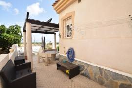 LOVELY 2/3 BEDROOM VILLA IN CIUDAD QUESADA WITH LAKE AND SEA VIEWS