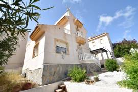 LOVELY 2/3 BEDROOM VILLA IN CIUDAD QUESADA WITH LAKE AND SEA VIEWS