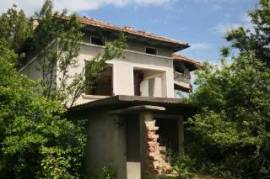 Property in the village of Mihaltsi 42 km from Veliko Tarnovo Pay Monthly