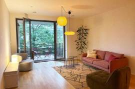 150 | Bright and spacious 4-bedroom apartment near Tempelhofer Feld Featured