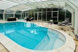 Maison familiale avec grand terrain, piscine et double garage à Bazas