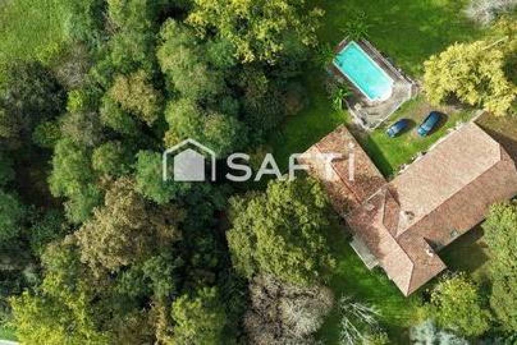 Superbe Maison en Pierre Rénovée avec Dépendances à Nérac