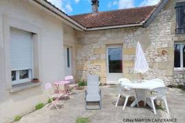 Propriete à vendre 5 pièces avec un chai et une dépendance