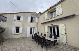 Charming Stone House with 5 Bedrooms, Garden and Pool - 10 Minutes from Ruffec