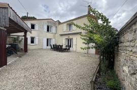 Charming Stone House with 5 Bedrooms, Garden and Pool - 10 Minutes from Ruffec