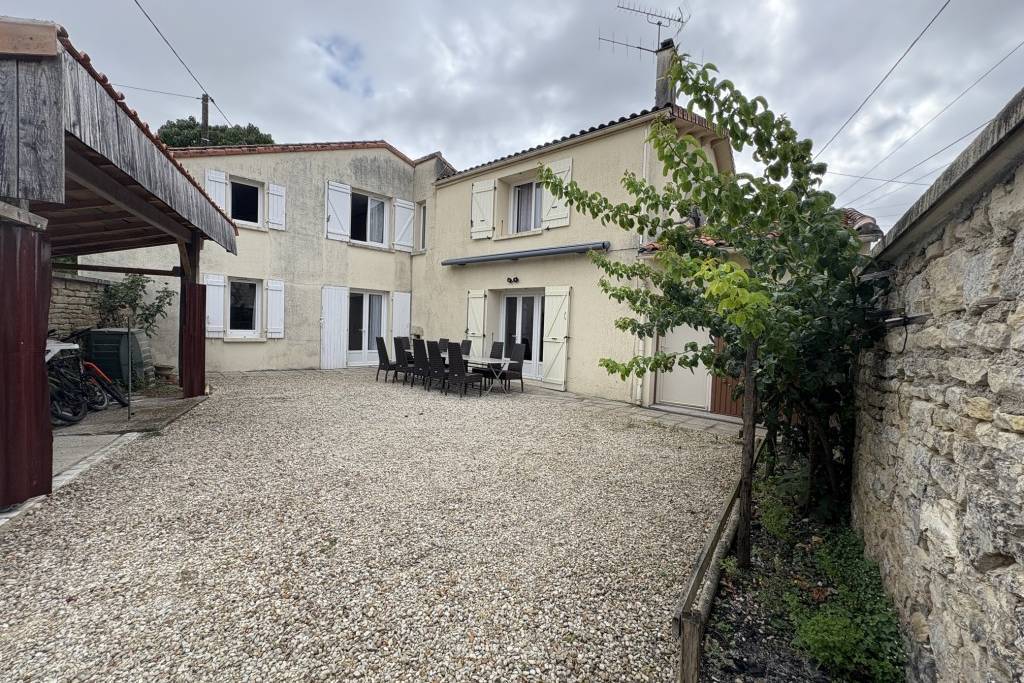 Charming Stone House with 5 Bedrooms, Garden and Pool - 10 Minutes from Ruffec