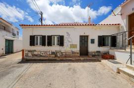 Completely refurbished 2 bedroom villa in the center of Budens - Vila do Bispo