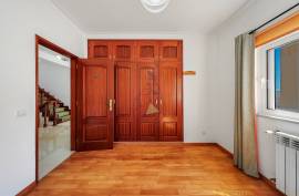 Detached 4+1 bedroom villa for sale in Portimão