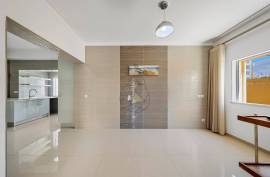 Detached 4+1 bedroom villa for sale in Portimão