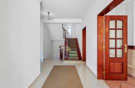 Detached 4+1 bedroom villa for sale in Portimão