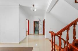 Detached 4+1 bedroom villa for sale in Portimão