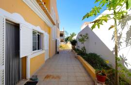 Detached 4+1 bedroom villa for sale in Portimão