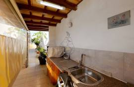 Detached 4+1 bedroom villa for sale in Portimão