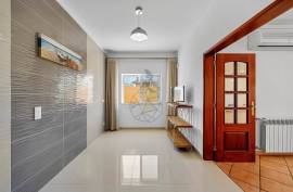 Detached 4+1 bedroom villa for sale in Portimão