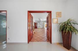 Detached 4+1 bedroom villa for sale in Portimão