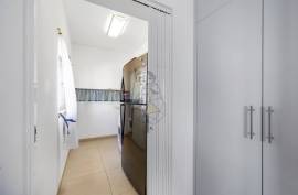 Detached 4+1 bedroom villa for sale in Portimão