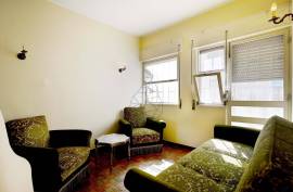 Residential and commercial building for sale in the center of Portimão