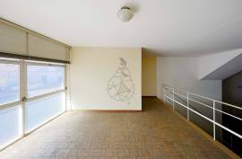 Residential and commercial building for sale in the center of Portimão