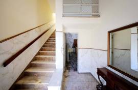 Residential and commercial building for sale in the center of Portimão