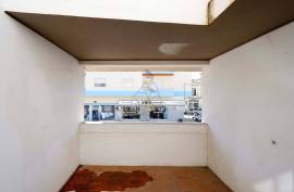 Residential and commercial building for sale in the center of Portimão