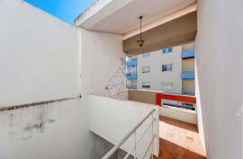 Residential and commercial building for sale in the center of Portimão