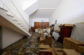 Residential and commercial building for sale in the center of Portimão