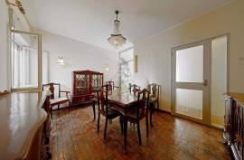 Residential and commercial building for sale in the center of Portimão