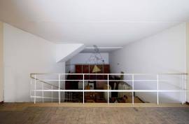 Residential and commercial building for sale in the center of Portimão