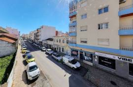 Residential and commercial building for sale in the center of Portimão