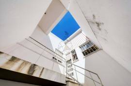 Residential and commercial building for sale in the center of Portimão