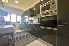 Apartamento T2 com Vista Desafogada em Queluz