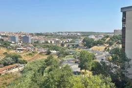 Apartamento T2 com Vista Desafogada em Queluz