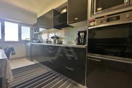 Apartamento T2 com Vista Desafogada em Queluz